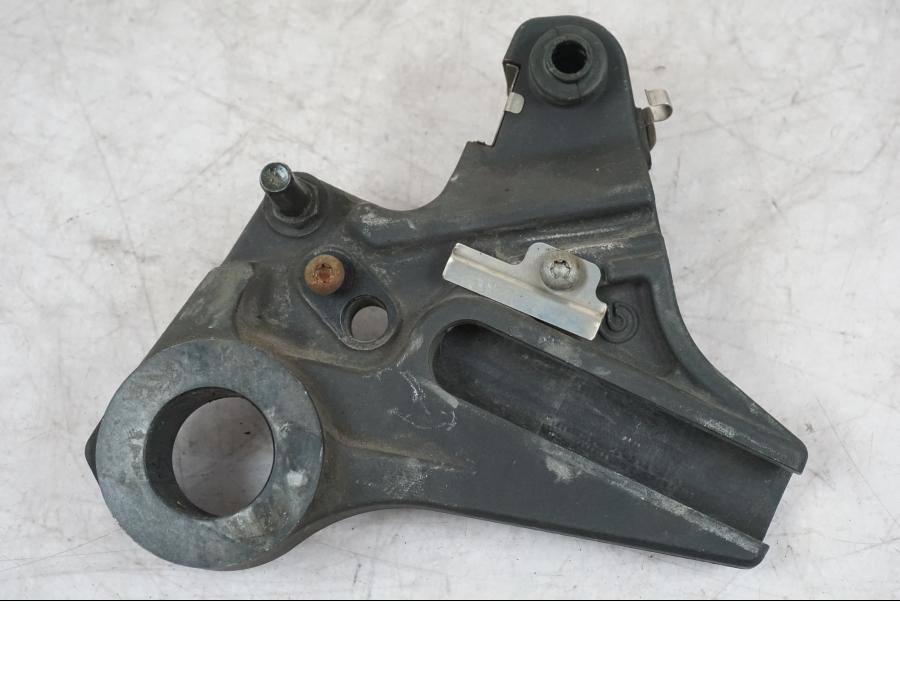 Framsidan på Bromsoksfäste från en BMW S 1000 RR -2010 motorcykel.