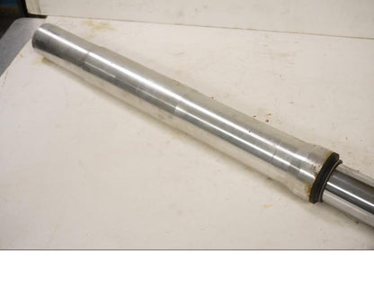 Höger sida på Gaffelben från en Ducati Monster 620 -2004 motorcykel.