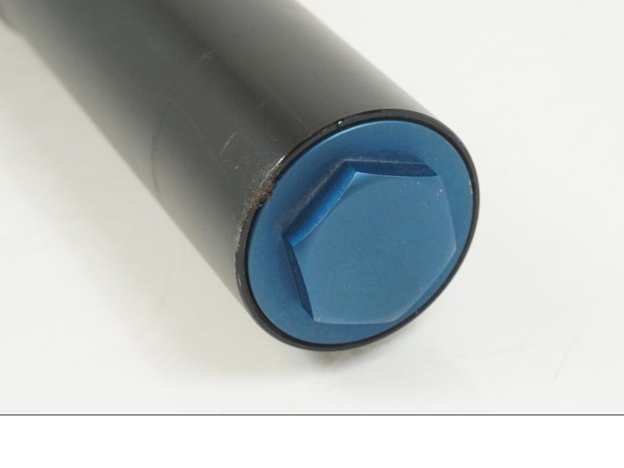 Snett nerifrån på Gaffelben från en Aprilia RS 125 -2008 motorcykel.