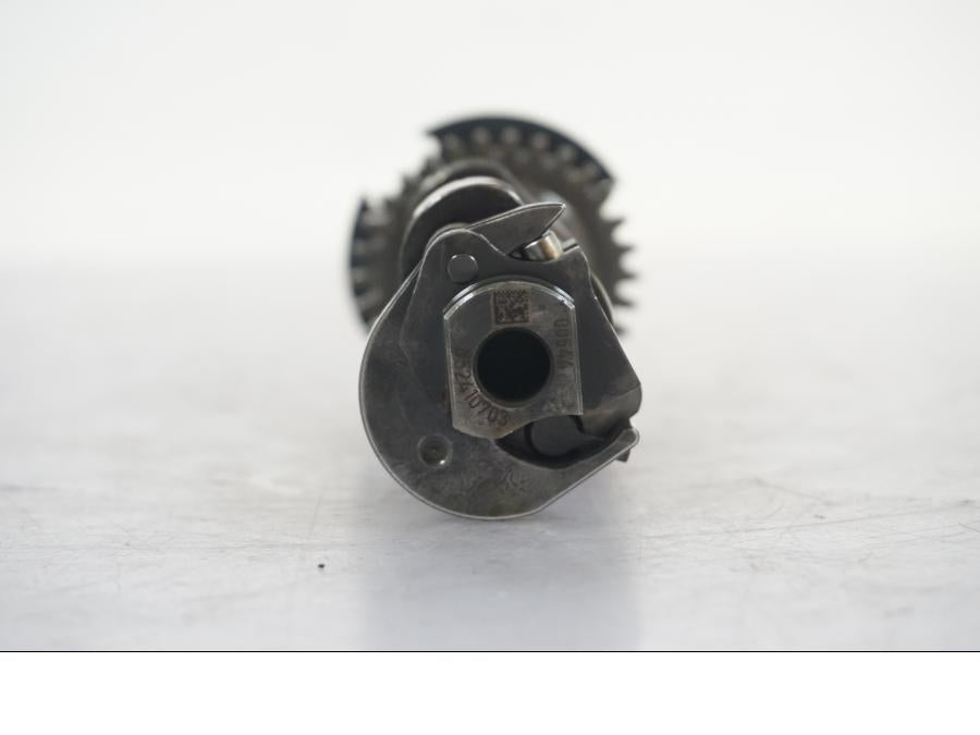 Snett uppifrån på Kamaxel från en BMW R 1200 GSA -2014 motorcykel.