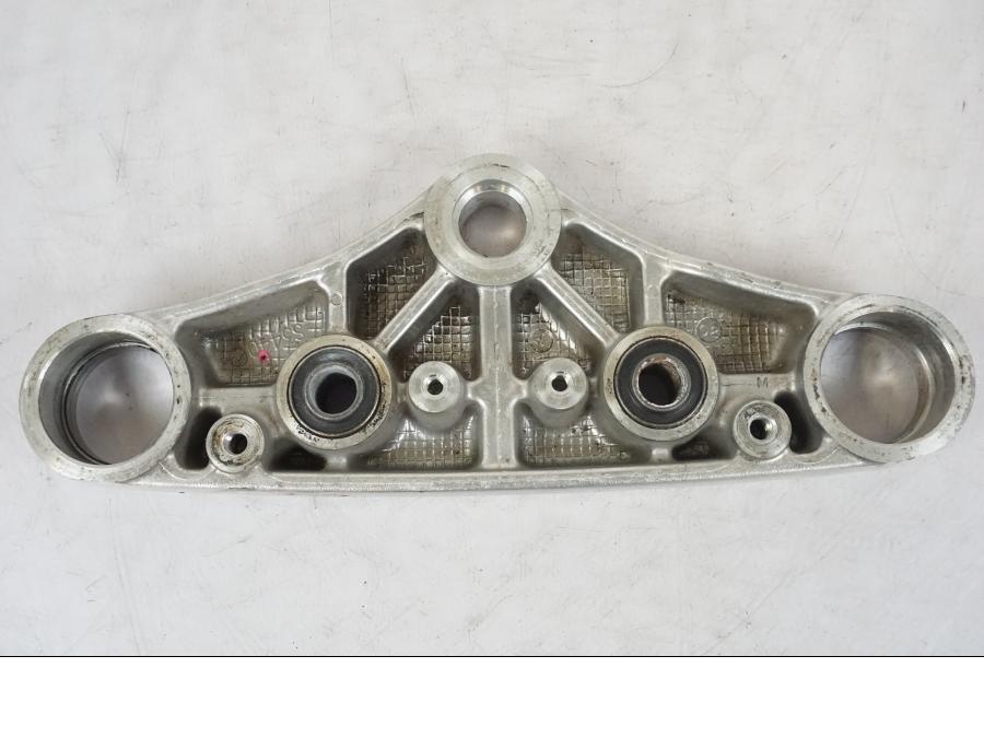 Snett uppifrån på Gaffelkrona från en Suzuki VL 800 -2002 motorcykel.