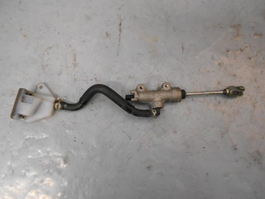 Framsidan på Bromshuvudcylinder från en Suzuki DL 650 -2013 motorcykel.