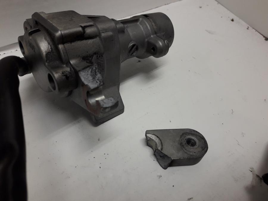 Baksidan på Låssats från en Suzuki GSX-S 1000 -2018 motorcykel.