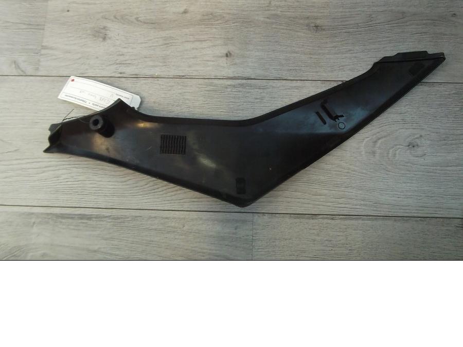 Höger sida på Sidopanel från en Suzuki GSX-R 1000 -2008 motorcykel.