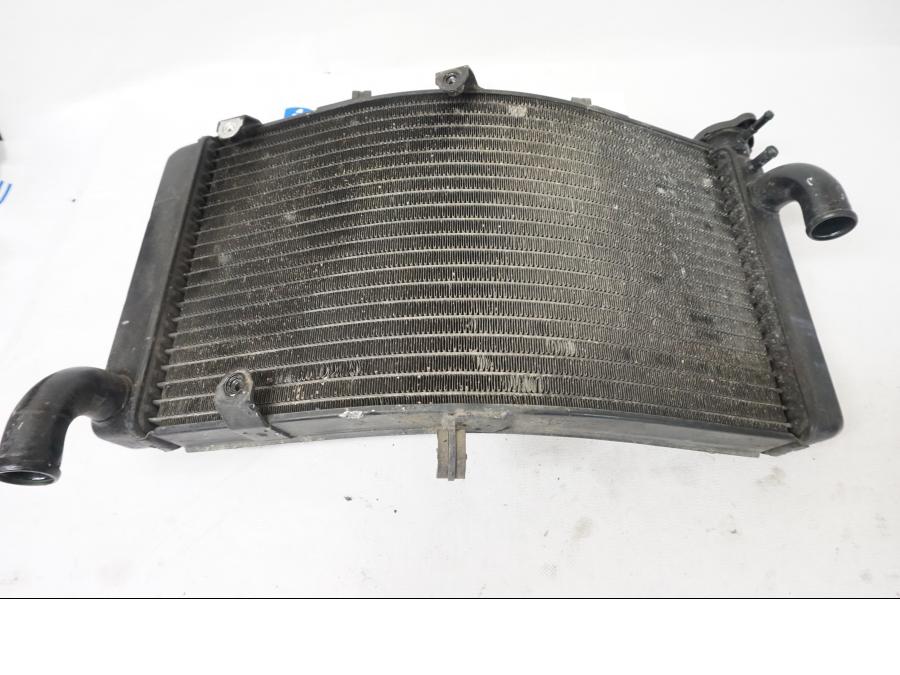 Framsidan på Vattenkyl från en Honda CBR 900 RR -1997 motorcykel.