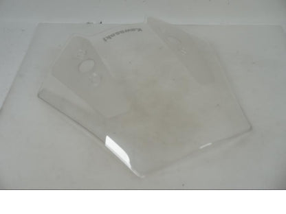 Baksidan på Vindruta från en Kawasaki Versys 1000 -2017 motorcykel.