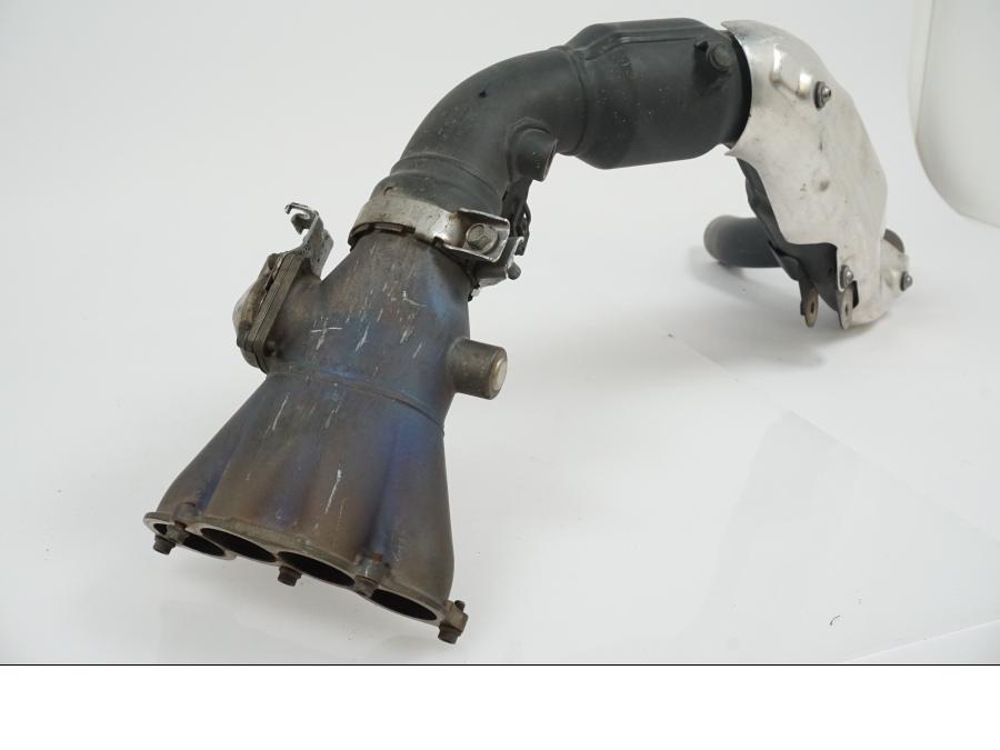 Snett uppifrån på Grenrör från en Yamaha YZF 1000 R1 -2007 motorcykel.