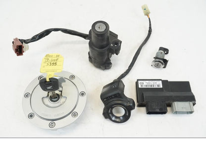 Framsidan på Låssats från en Honda CB 600 F -2008 motorcykel.