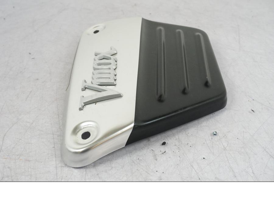 Baksidan på Sidkåpa från en Yamaha V-MAX 1200 -2001 motorcykel.