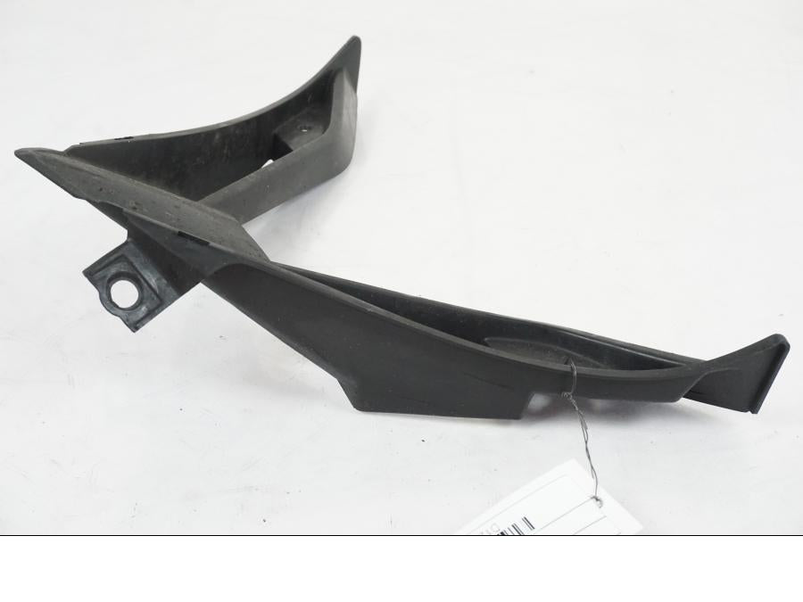 Höger sida på Trekanten från en Yamaha YZF 1000 R1 -2007 motorcykel.