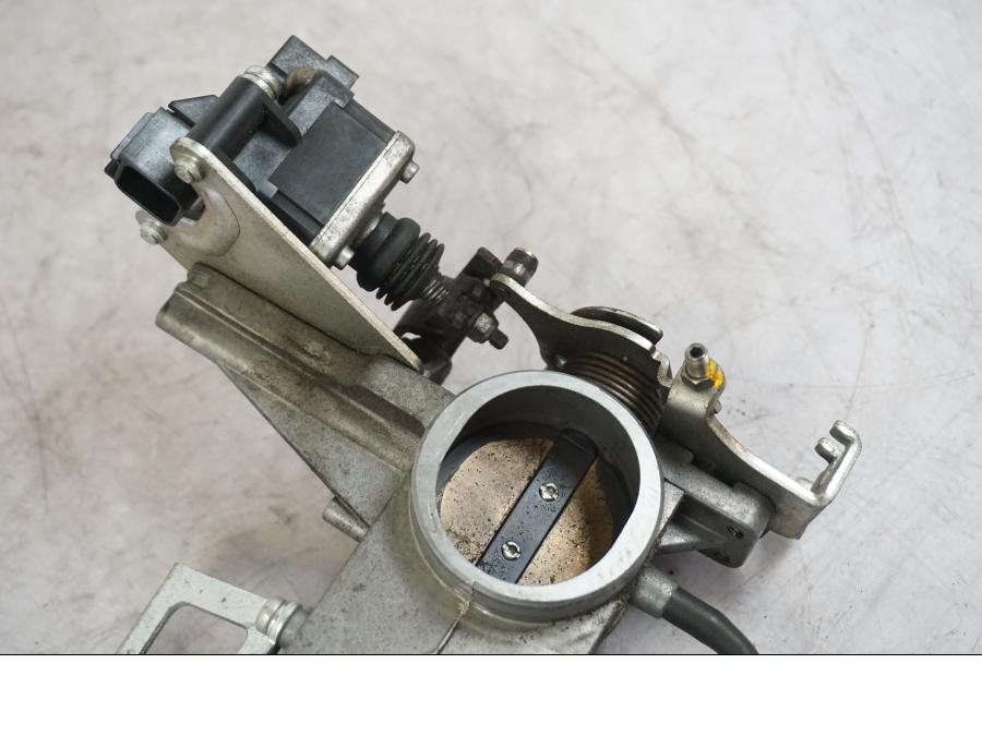 Extrabild2 på Spjällhus från en Triumph Tiger -2009 motorcykel.