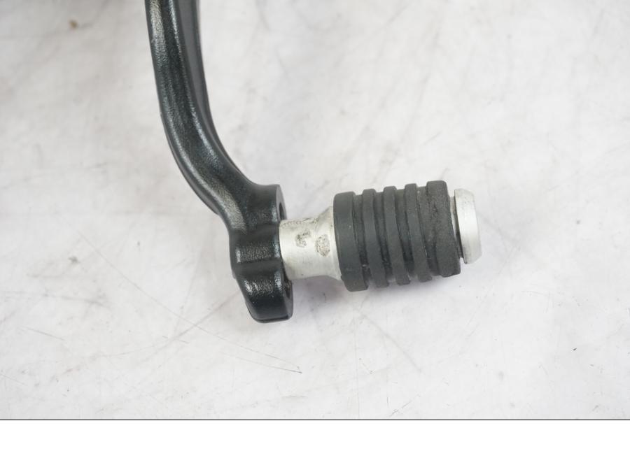 Baksidan på Växelpedal från en KTM 1290 Super Adventure S -2022 motorcykel.