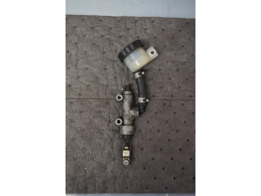 Framsidan på Bromshuvudcylinder från en Kawasaki VN 1500 Mean Streak -2003 motorcykel.