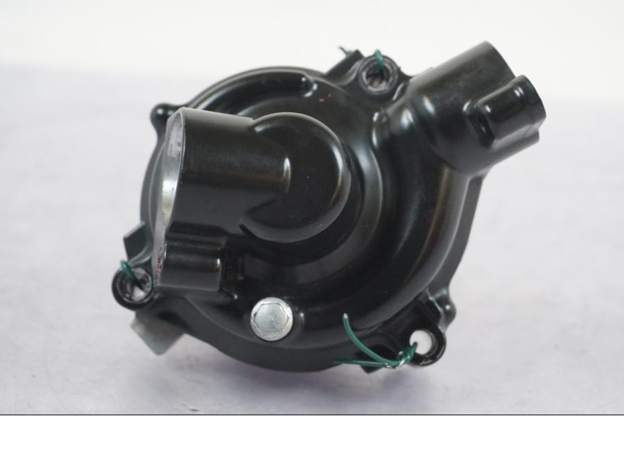 Höger sida på Vattenpump från en Kawasaki Z 900 -2019 motorcykel.