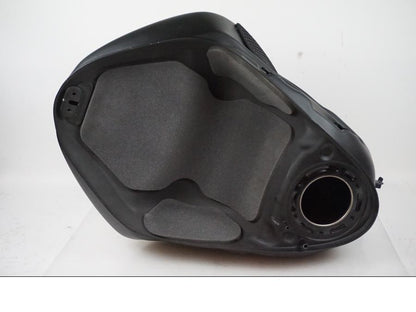 Extrabild1 på Bensintank från en Triumph Street Triple 765 RS -2021 motorcykel.