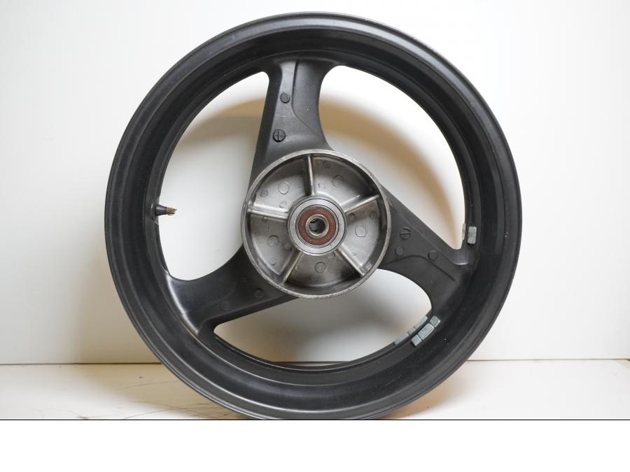 Framsidan på Fälg från en Honda CB 600 Hornet -2001 motorcykel.