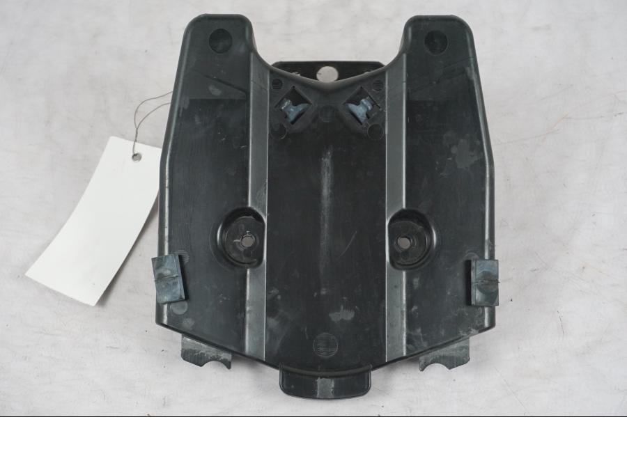 Baksidan på Undertail från en KTM 690 SM R -2009 motorcykel.