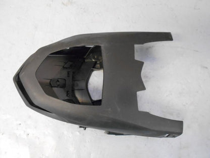 Snett uppifrån på Bakvinge från en Yamaha YS 125 -2017 motorcykel.