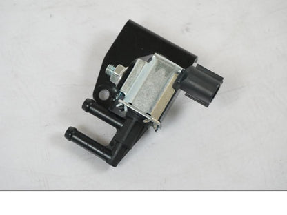 Framsidan på Fuel Evap System från en Kawasaki Z 900 -2021 motorcykel.