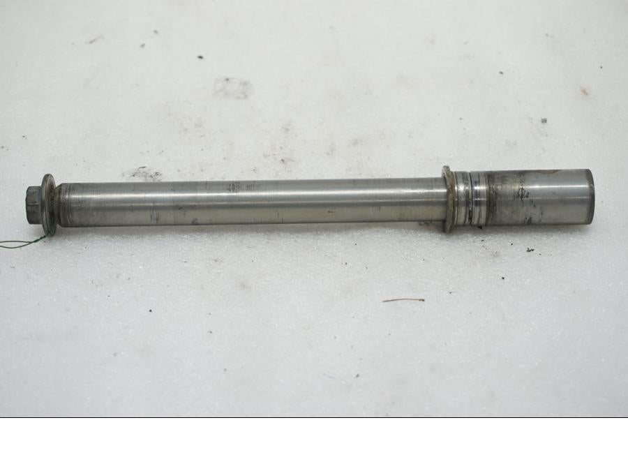 Framsidan på Axel från en BMW R 1200 GSA -2017 motorcykel.