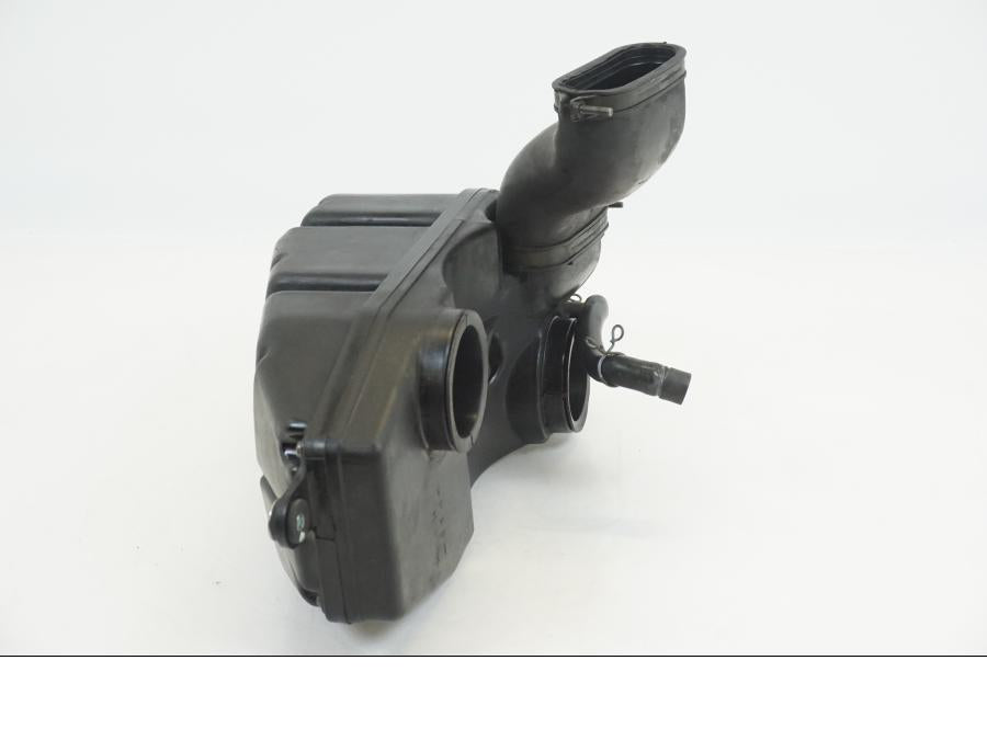 Vänster sida på Luftburk från en Yamaha XVS 1100 -2003 motorcykel.