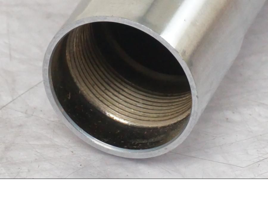 Vänster sida på Gaffelben från en Yamaha RD 350 LC YPVS -1983 motorcykel.