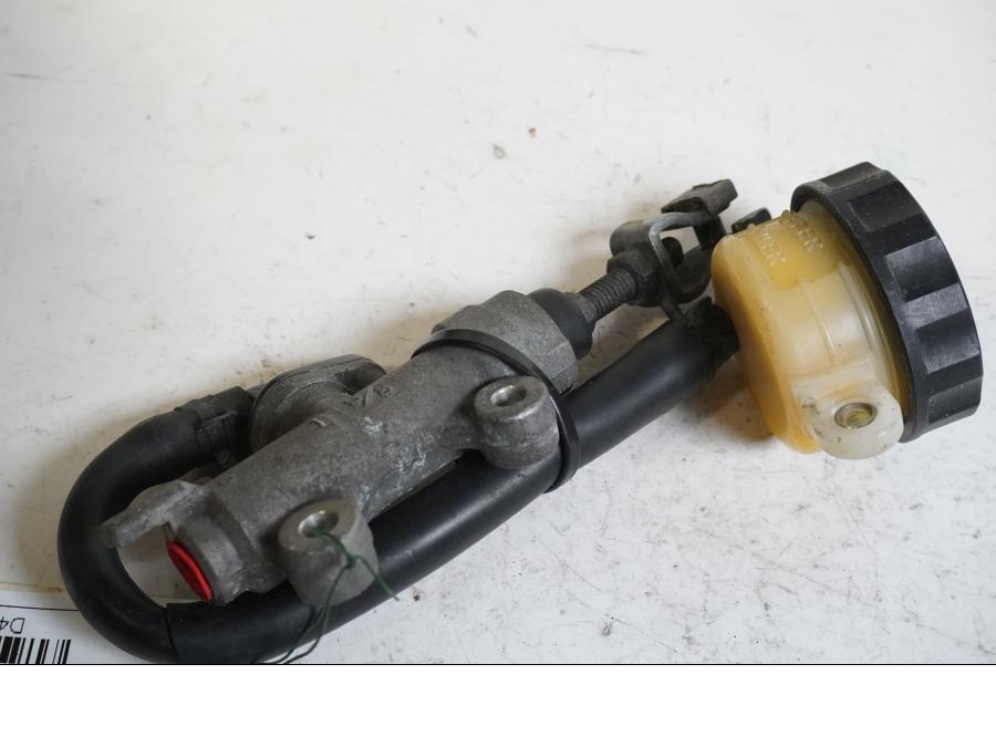 Baksidan på Bromshuvudcylinder från en Honda CBR 900 RR -1996 motorcykel.