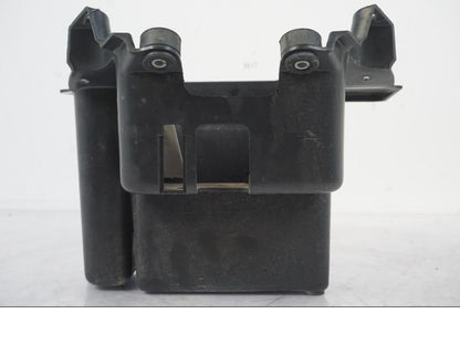 Höger sida på Batterihållare från en Suzuki VZR 1800 -2009 motorcykel.