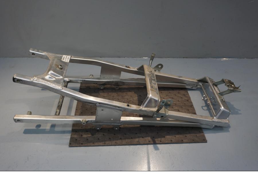 Baksidan på Bakram från en Honda CBR 900 RR -1999 motorcykel.