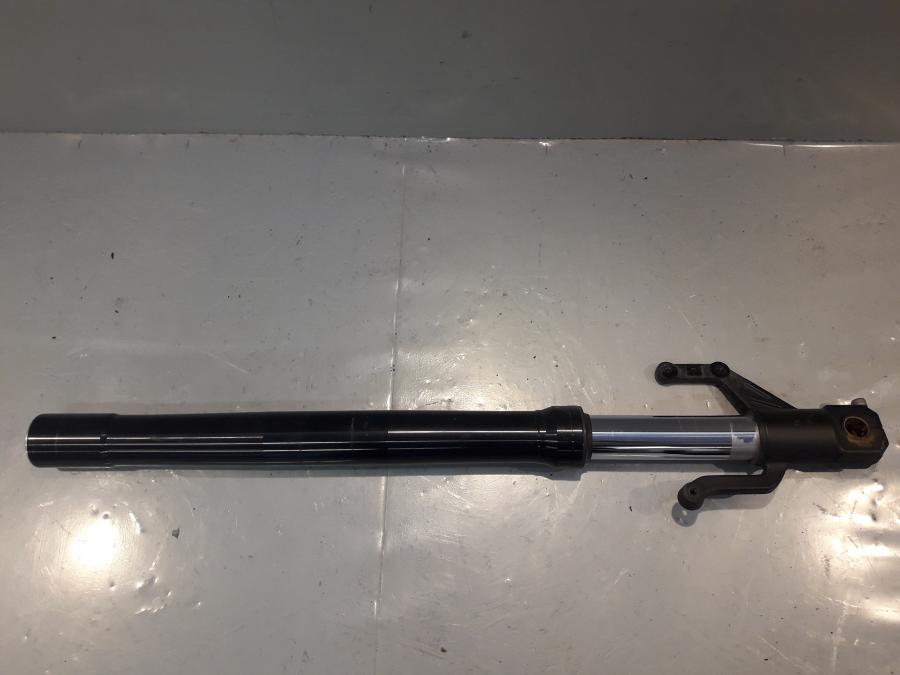 Framsidan på Gaffelben från en Yamaha MT 125 -2017 motorcykel.