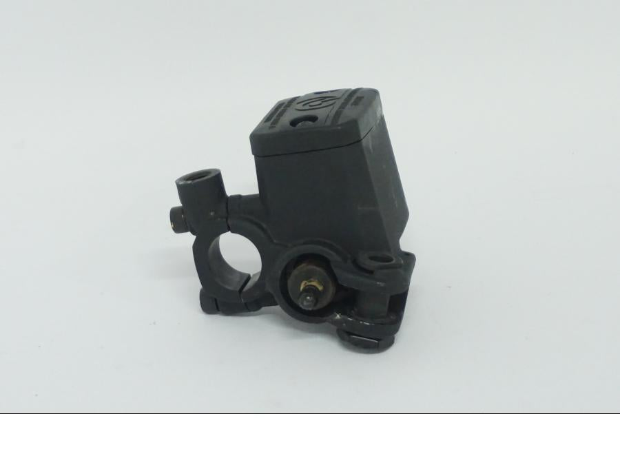 Höger sida på Bromshuvudcylinder från en Ducati Desert X -2022 motorcykel.