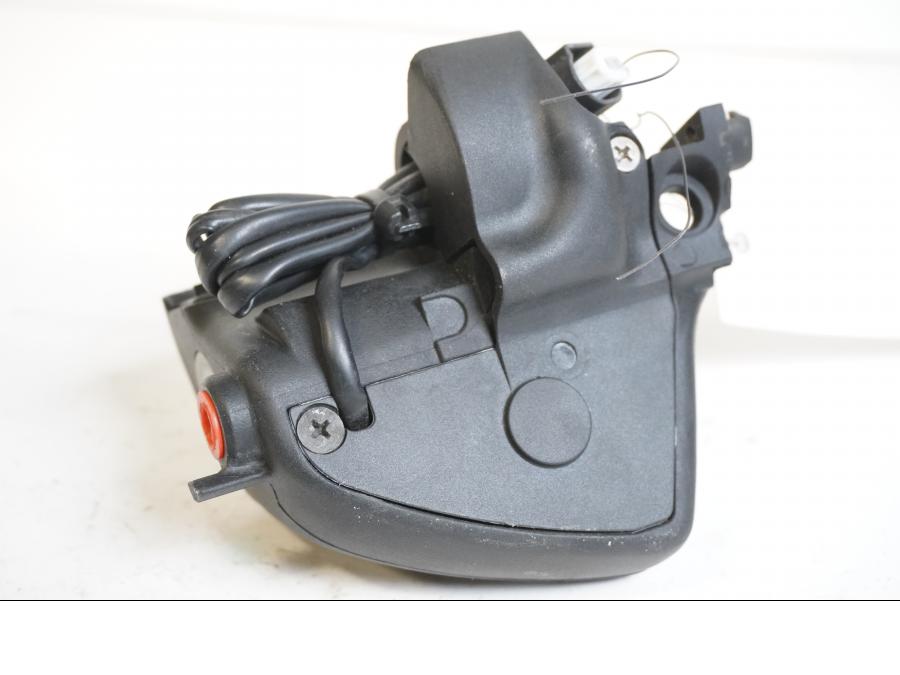 Höger sida på Bromshuvudcylinder från en BMW K 1200 LT -2004 motorcykel.