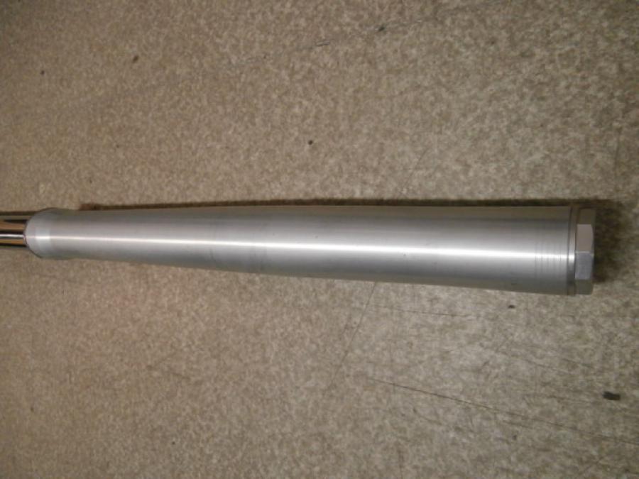 Vänster sida på Gaffelben från en Aprilia SXV 550 -2007 motorcykel.