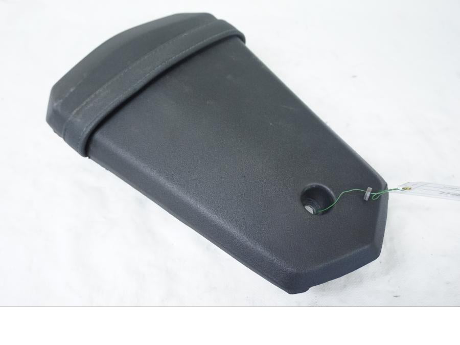 Höger sida på Sadel från en Yamaha YZF-R 125 -2008 motorcykel.