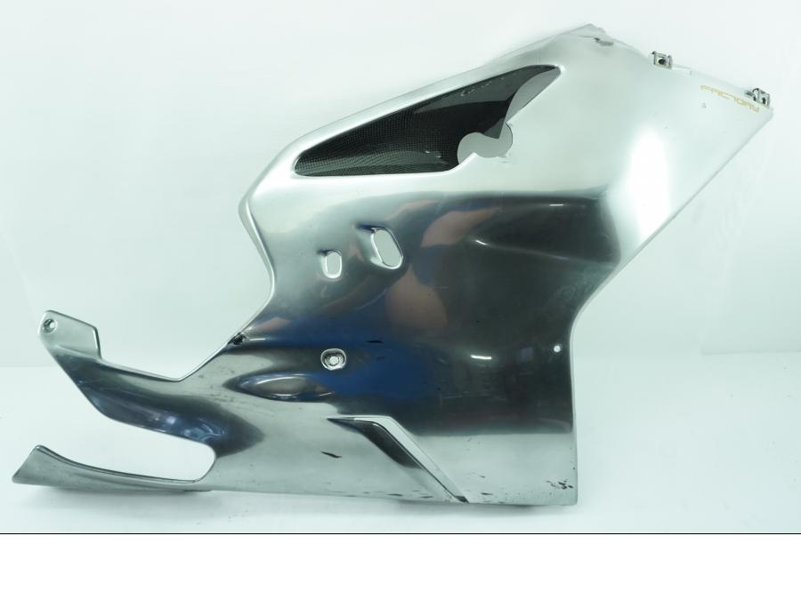 Framsidan på Sidkåpa från en Aprilia RSV 1000 -2004 motorcykel.