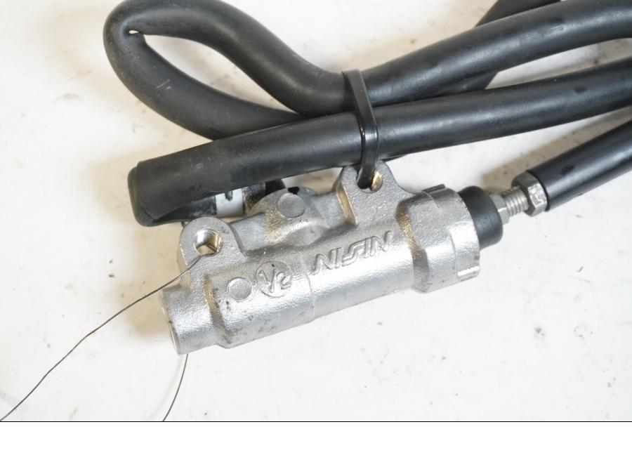 Baksidan på Bromshuvudcylinder från en Yamaha XV 1900 -2007 motorcykel.