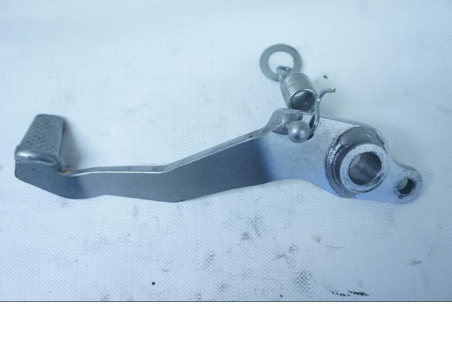 Baksidan på Bromspedal från en Kawasaki Ninja 650 -2018 motorcykel.