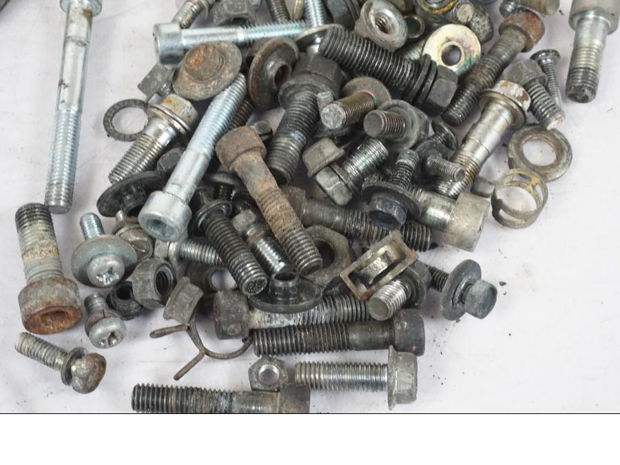 Baksidan på Skruv / Mutter etc från en Suzuki GSX 550 EF -1985 motorcykel.