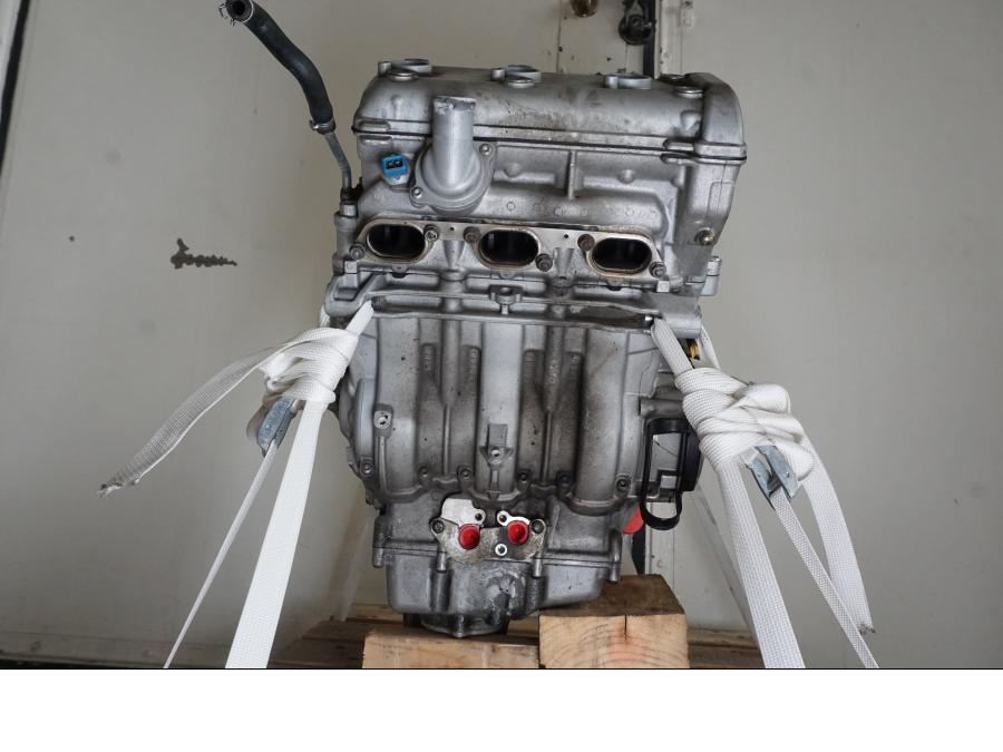 Extrabild4 på Motor från en MV Agusta Dragster -2014 motorcykel.