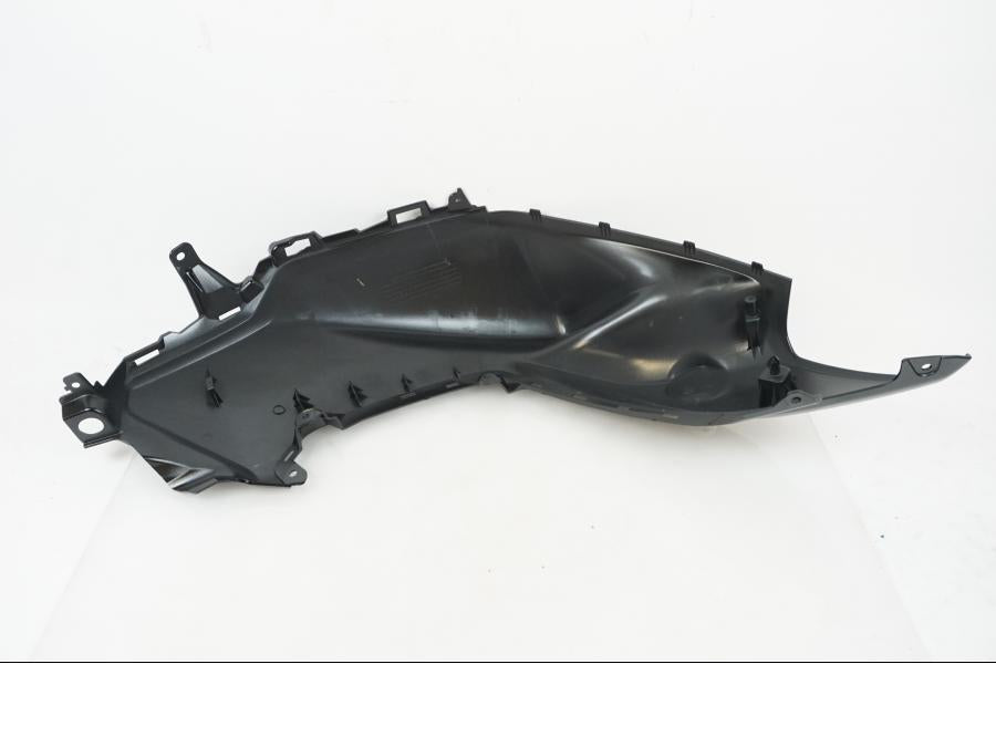 Vänster sida på Tankkåpa från en Yamaha MT-07 -2024 motorcykel.