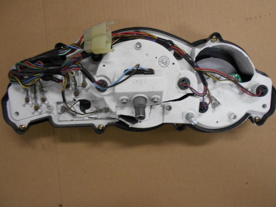 Baksidan på Instrumentpanel från en Kawasaki ZZR 1200 -2002 motorcykel.