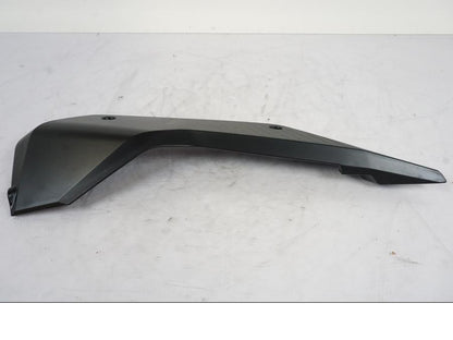 Baksidan på Sidopanel från en KTM 1290 Super Duke -2019 motorcykel.