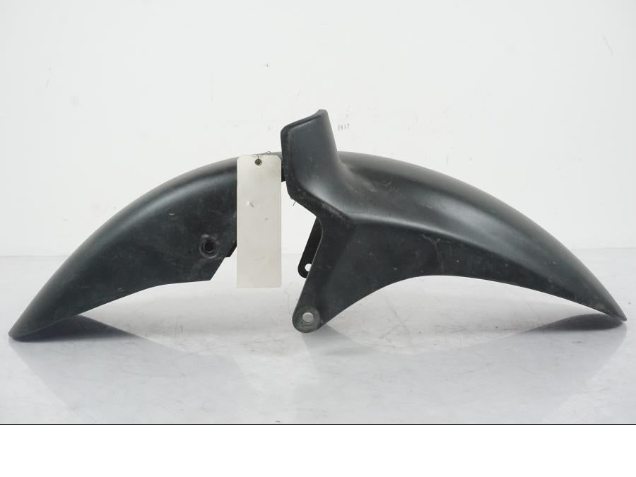 Baksidan på <p>Framskärm fram från Honda XL 700 VA 2008.</p>

<p>Repor finns se bilder.</p> motorcykel.