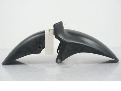 Baksidan på <p>Framskärm fram från Honda XL 700 VA 2008.</p>

<p>Repor finns se bilder.</p> motorcykel.