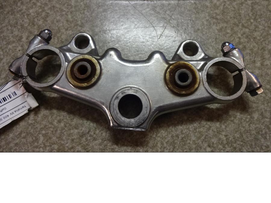 Framsidan på Gaffelkrona från en Yamaha XV 400 -1983 motorcykel.