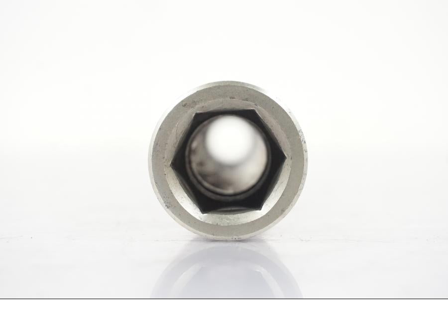 Höger sida på Axel från en Kawasaki ZX-6R -2011 motorcykel.