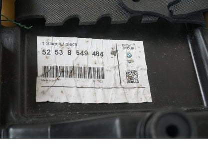 Snett nerifrån på Sadel från en BMW F 800 R -2018 motorcykel.