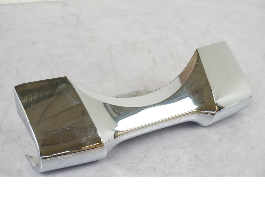 Framsidan på Blinkerskåpa från en Suzuki VL 800 -2002 motorcykel.