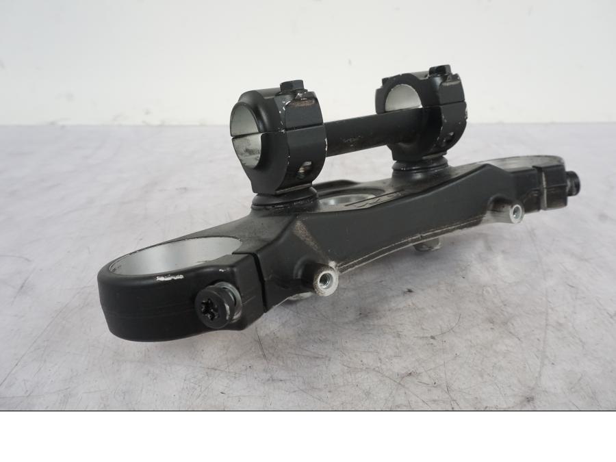 Framsidan på Gaffelkrona från en KTM 690 Duke -2014 motorcykel.