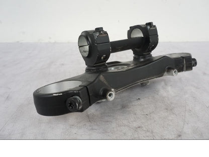 Framsidan på Gaffelkrona från en KTM 690 Duke -2014 motorcykel.